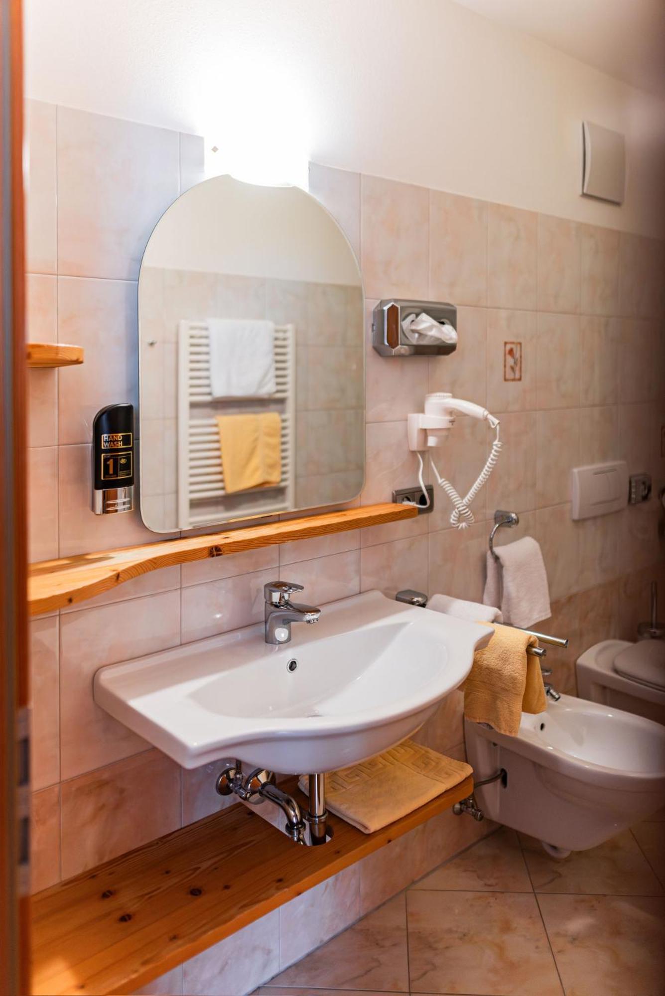 Santa Gertrude Hotel Ultnerhof מראה חיצוני תמונה